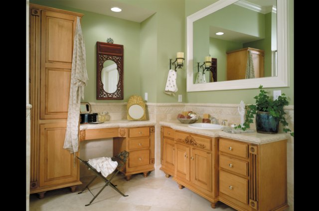 Bishop Cabinets - Traditional